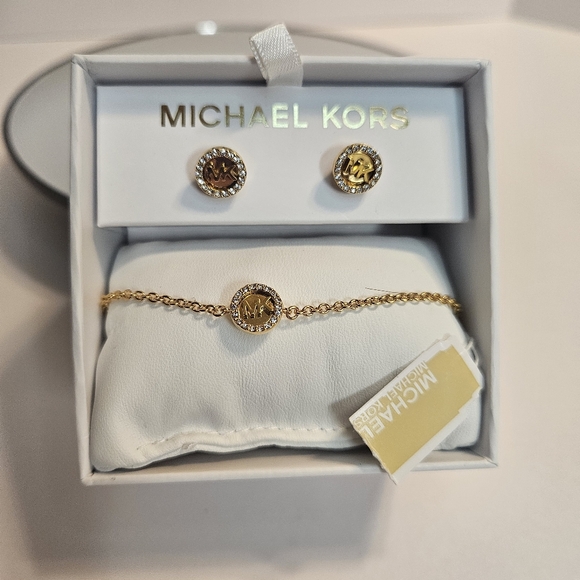 Michael Kors Earring and Bracelet gift set - Picture 5 of 9